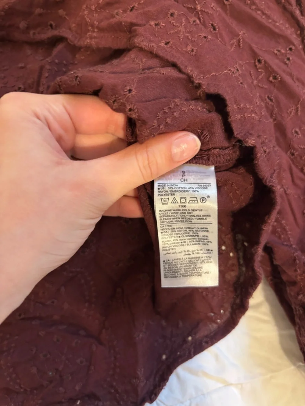 Old Navy Burgundy Eyelet Button-Front Blouse - Picture 3 of 4